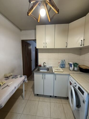 3 микрорайоне: 3 комнаты, 58 м², 104 серия, 1 этаж, Старый ремонт