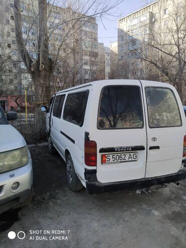 Toyota: Toyota Hiace: 1994 г., 2.3 л, Механика, Дизель, Бус