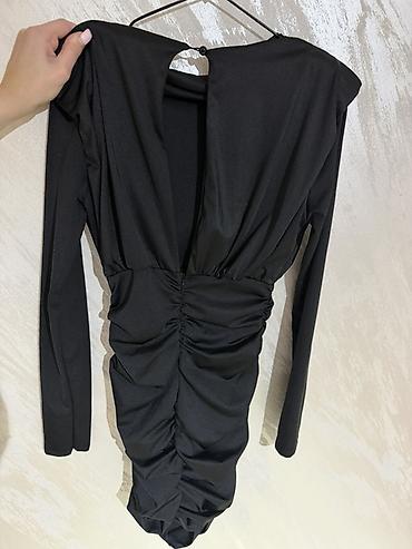 kuke za jakne: Elegantna crna mini haljina sa drapiranim efektom - Materijal — 2