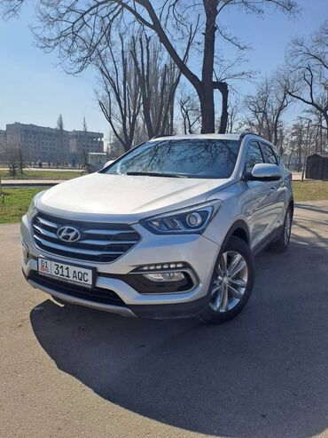 Hyundai: Продается серебристый кроссовер Hyundai Santa Fe. Автомобиль оснащен