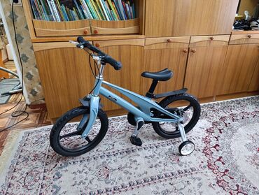 держатель телефона для велосипеда: Продаю новый детский велосипед. Колёса по бокам снимаются и он