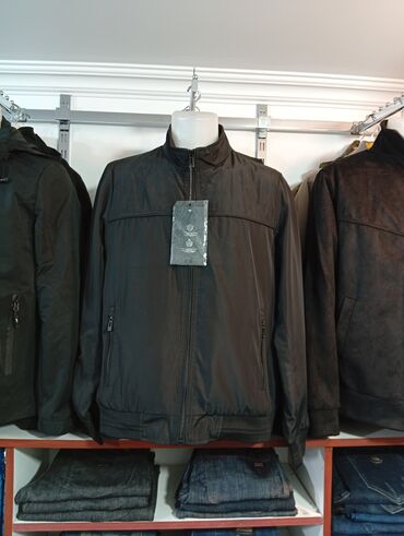 cins pencekler 2022: Kişi üçün qara yüngül qışlıq/keçid dövrü gödəkçə. 68 razmere qədər