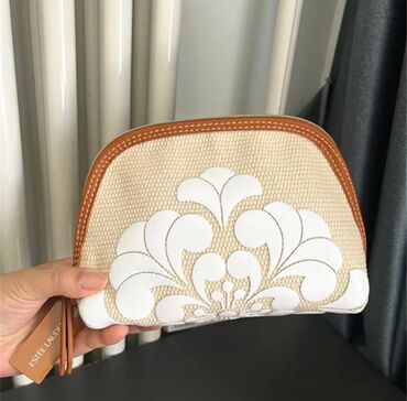 косметичка сумка: Косметичка от Estee Lauder
Новая
Оригинал 100%
Размер 6 см