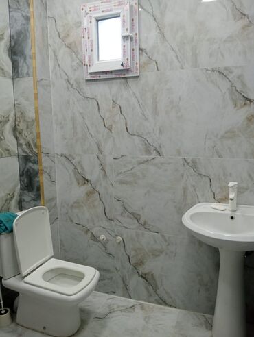 Həyət evləri və villaların satışı: 2 mərtəbəli həyət evi - Ümumi görünüş: Daş hasarla əhatələnmiş həyət — 10