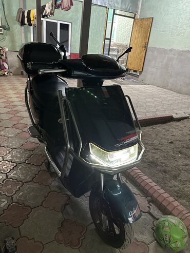 форма мото: Скутер Yamaha, 150 куб. см, Электро, Колдонулган