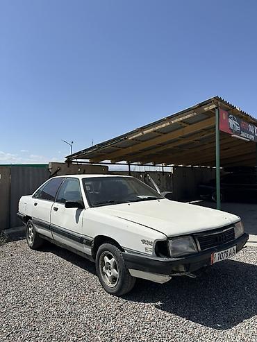 аудио касеты: Audi 100: 1988 г., 1.8 л, Механика, Бензин, Седан — 2