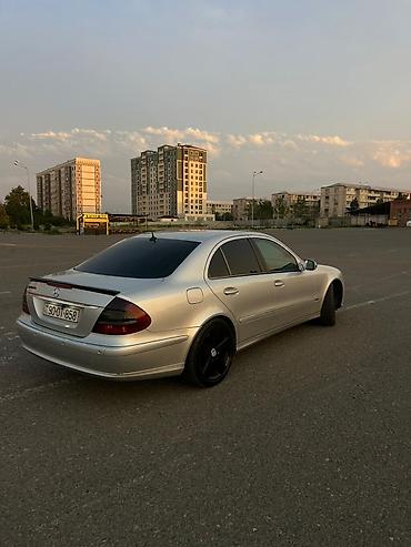 cls 63 amg: Mercedes-Benz E-Class: 2.2 l | 2002 il Sedan — 4