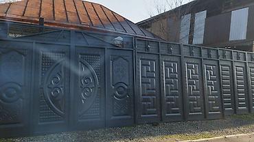 Распашные ворота: Металлические ворота с декоративными панелями .Ферма и навесом любой — 33