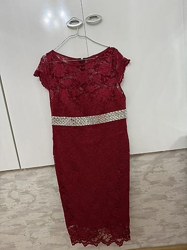 Qırmızı dəbdəbəli ziyafət donu - Model: Dizboyu, qələm siluet -