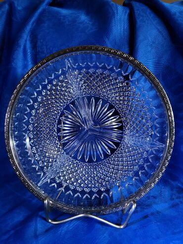 Kuhinjski setovi: Tanjir nov kristal,led kristalrucni rad sa posrebrenjem. 70te — 1