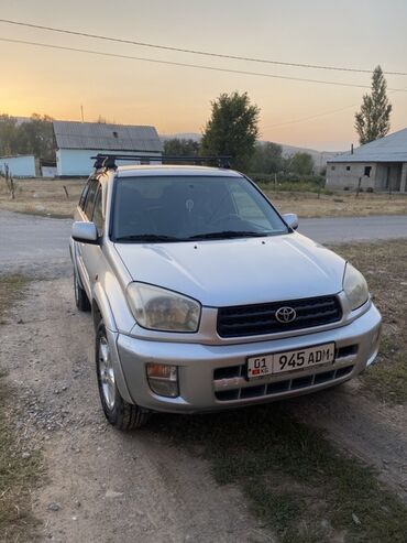 срочно срочно продам машину: Toyota RAV4: 2002 г., 2 л, Механика, Бензин, Кроссовер