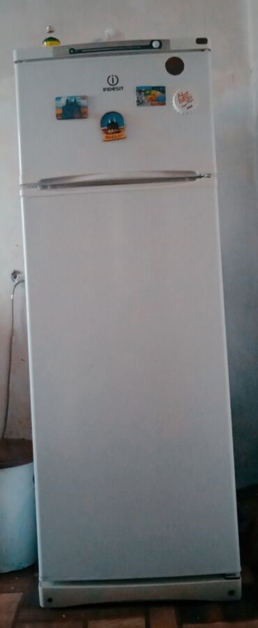 Plitələr və bişirmə panelləri: 2 qapılı Indesit Soyuducu Satılır, rəng - Ağ