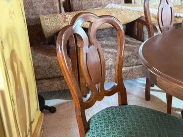 Stilske garniture: Stilski trpezarijski sto sa 4 stolice - ODLIČNO STANJE 🍽️✨ Stilski — 2