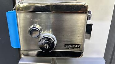 Замки: Электронный замок Cougar с несколькими вариантами доступа. Включает в — 10