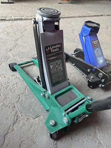 короткий низкий: Низкопрофильный подкатной домкрат Leeder Tools, грузоподъёмность 3 — 1