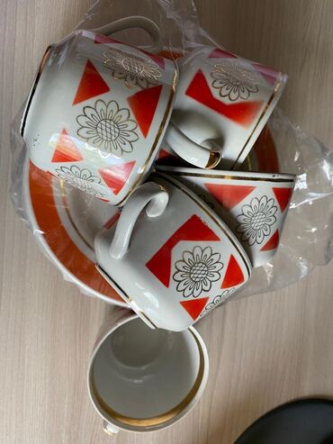 термопресс для кружек и кружки: Продаю чайный советский сервис, 6 кружек и 6 блюдец