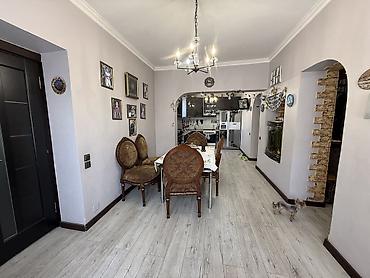 Продажа коттеджей и домов: 6 комнат и более, 200 м², 10 соток, Бишкек, Риэлтор — 15