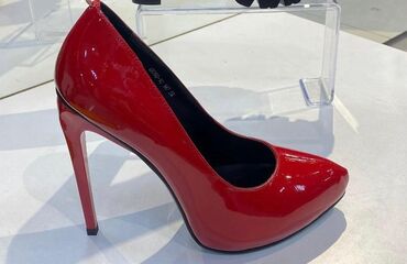 7 пар обуви: Туфли Glossi, 38, цвет - Красный