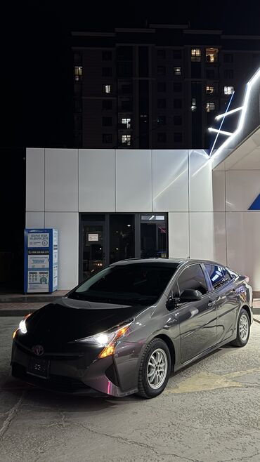 авто в рассрочку в бишкеке без процентов: Toyota Prius: 2017 г., 1.8 л, Автоматтык, Гибрид, Седан
