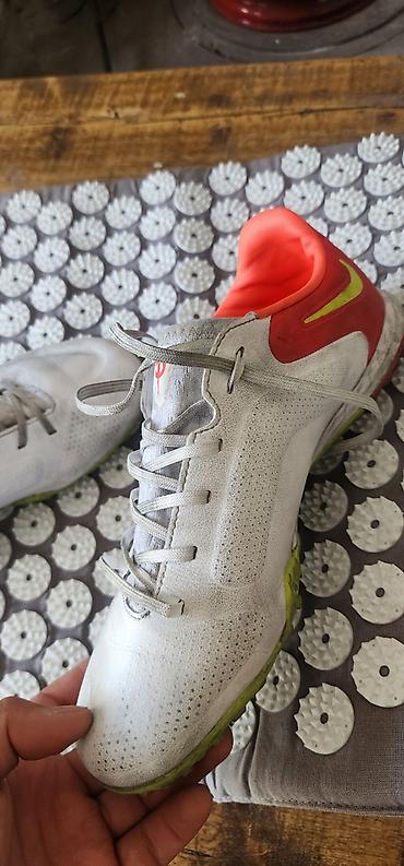 Бутсы: Футзалки Сороконожки 1 модель - Nike Phantom Размер EUR 41, US 8 — 14