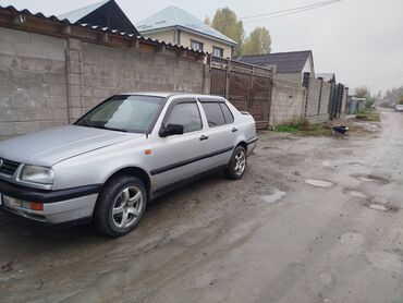 Volkswagen: Volkswagen Vento: 1993 г., 1.8 л, Механика, Бензин, Седан