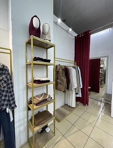 Аренда бутиков: Продается торговое оборудование по хорошей цене Кронштейны, зеркала — 2