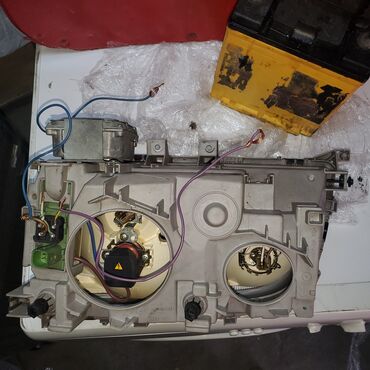 Передние фары: Передняя правая фара Mercedes-Benz 1994 г., Б/у, Оригинал — 3