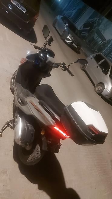 Скутеры: Макси-скутер 180 куб. см, Бензин, Б/у — 2