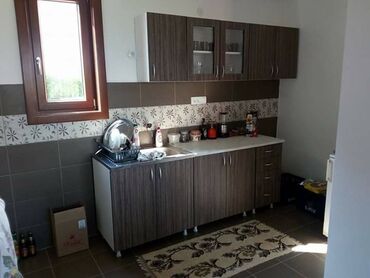 Kuhinjski nameštaj: Kuhinja od iverice 2m sa prohromskim limom i radnom plocom. Moze se — 3