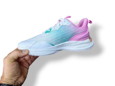 Women's Sneakers and athletic shoes: Nike patike top model

Novo
Brojevi 36 do 41

fb Moja Kupovina 1 — 11