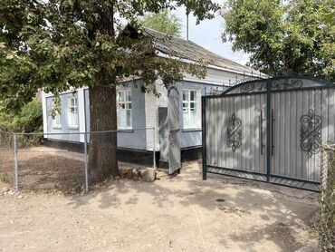 плитный дом: Дом, 100 м², 5 комнат, Собственник, Старый ремонт