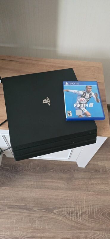 en ucuz playstation 4: Ps 4 pro,2ədəd pultu var original,az işlənib, termopastası