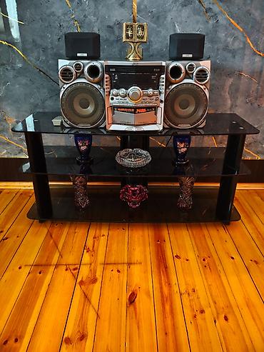 disk qiymeti: JVC mini Hi‑Fi audio sistemi və şüşə TV/akustik stend Məhsul — 1