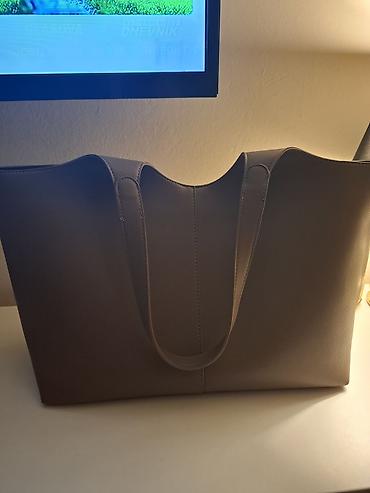 axel torba: Velika ženska tote torba – minimalistički dizajn - Model: prostrana — 1