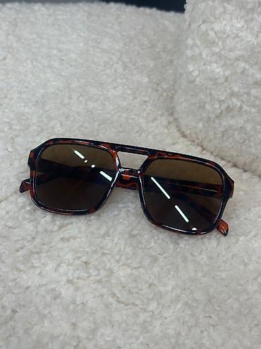Солнцезащитные очки: Очки по 400 сом Новые, закрыла островок, распродаю Ко всем идут at lalafo.kg — 1 Солнцезащитные очки: Очки по 400 сом Новые, закрыла островок, распродаю Ко всем идут — 1