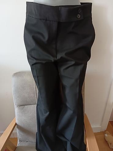 lakovane pantalone: Crne elegantne pantalone sa širokim nogavicama - Boja: crna - Kroj — 1