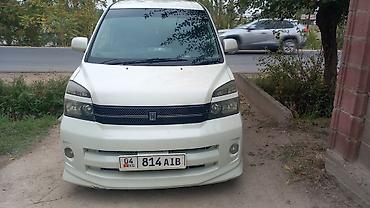 Toyota Voxy: 2004 г., 2 л, Автомат, Бензин, Минивэн