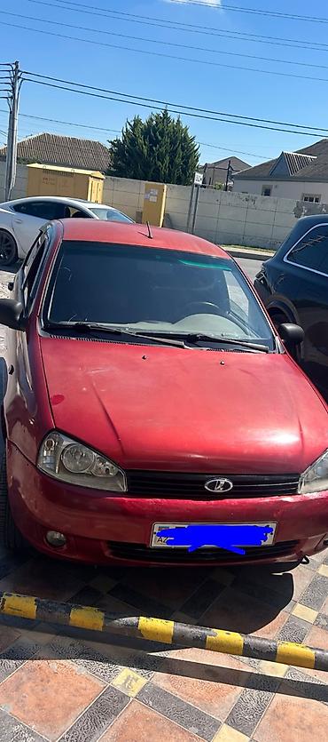 VAZ (LADA): Lada Kalina sedan – qırmızı rəng, 4 qapı, ön ötürücülü. Şəhər üçün — 3