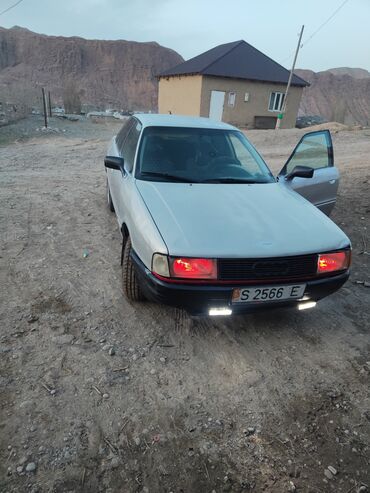 Audi 80: 1987 г., 1.8 л, Механика, Бензин, Седан