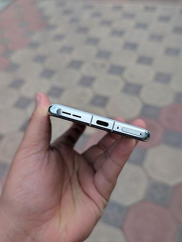 Мобильные телефоны: OnePlus 12, Б/у, 1 ТБ, цвет - Белый, 2 SIM — 3