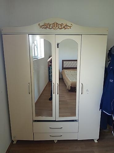 wfaner mebel: Üçqapılı paltar şkafı - Rəng: krem/ivory - Üst hissədə qızılı — 1
