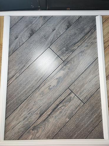 Laminat: Laminat döşəmə paneli – boz palıd teksturası – Rəng/üslub: soyuq-boz — 1