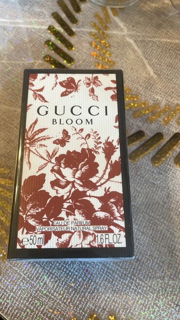 büküklü qadın papaqları: Gucci bloom 50ml