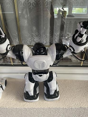 control plus trake: Interaktivni robot – WowWee Robosapien (sa daljinskim upravljačem) - — 4