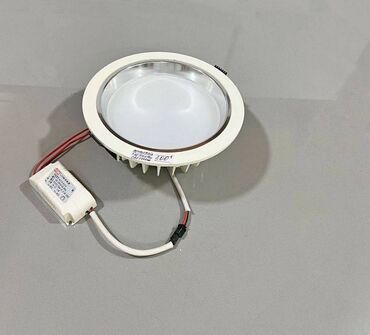 встроенные точечные светильники: Встраиваемый светодиодный точечный светильник - б/у, диаметр 20