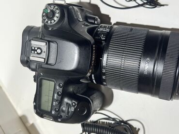 электронная фоторамка: Зеркальная камера Canon EOS 50D с объективом Canon EF-S 18–135mm
