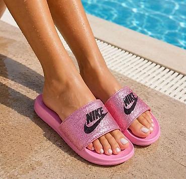 medicus obuca: Nike ženske papuče sa velikim Nike logotipom. Boje: • Roza sa — 1