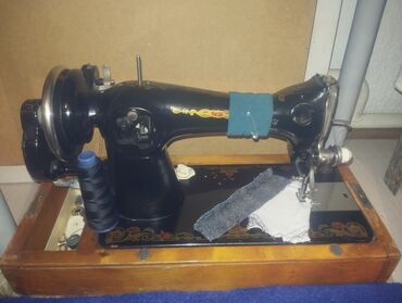 ручная швейная машинка старого образца: Тигүүчү машина Механикалык, Кол менен