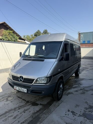 Легкий грузовой транспорт: Легкий грузовик, Mercedes-Benz