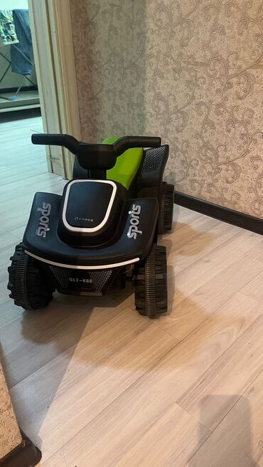 квадрацыкл детский: Детский квадроцикл Cooge DLT-688 выполнен в черном цвете с ярким